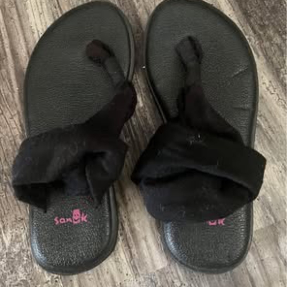 Sanuk girls size 1